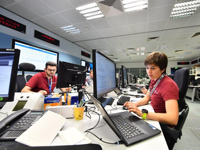 LSE Space engineer at ESOC Sentinel 3B control room